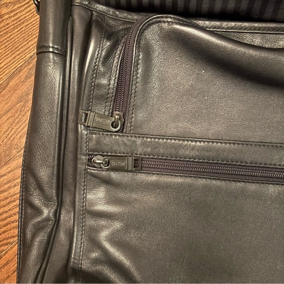 Tumi Black Leather Men's Bag - Picture 15 of 16